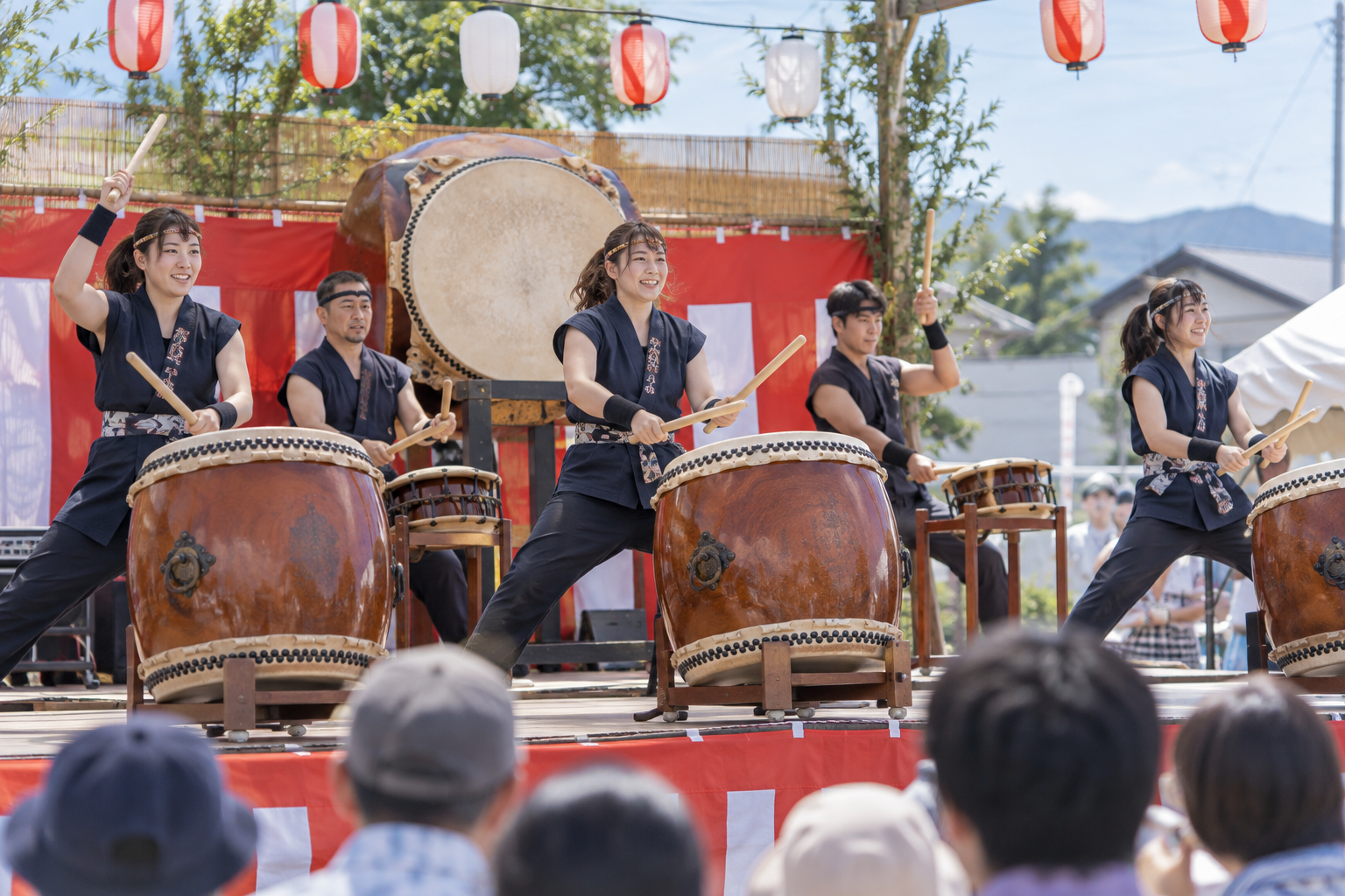 地域のお祭りで演奏する和太鼓クラブのサンプル画像